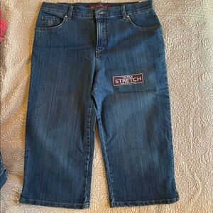 New Gloria Vanderbilt women’s Relaxed Blue Capri Jeans